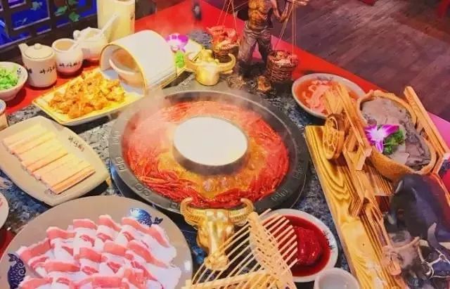 精品老火锅4人餐只要128元,江汉路牛肉火锅39.9双人餐