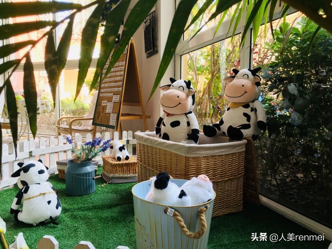 有个东西在一个角落里面不动,东西很多的小角落