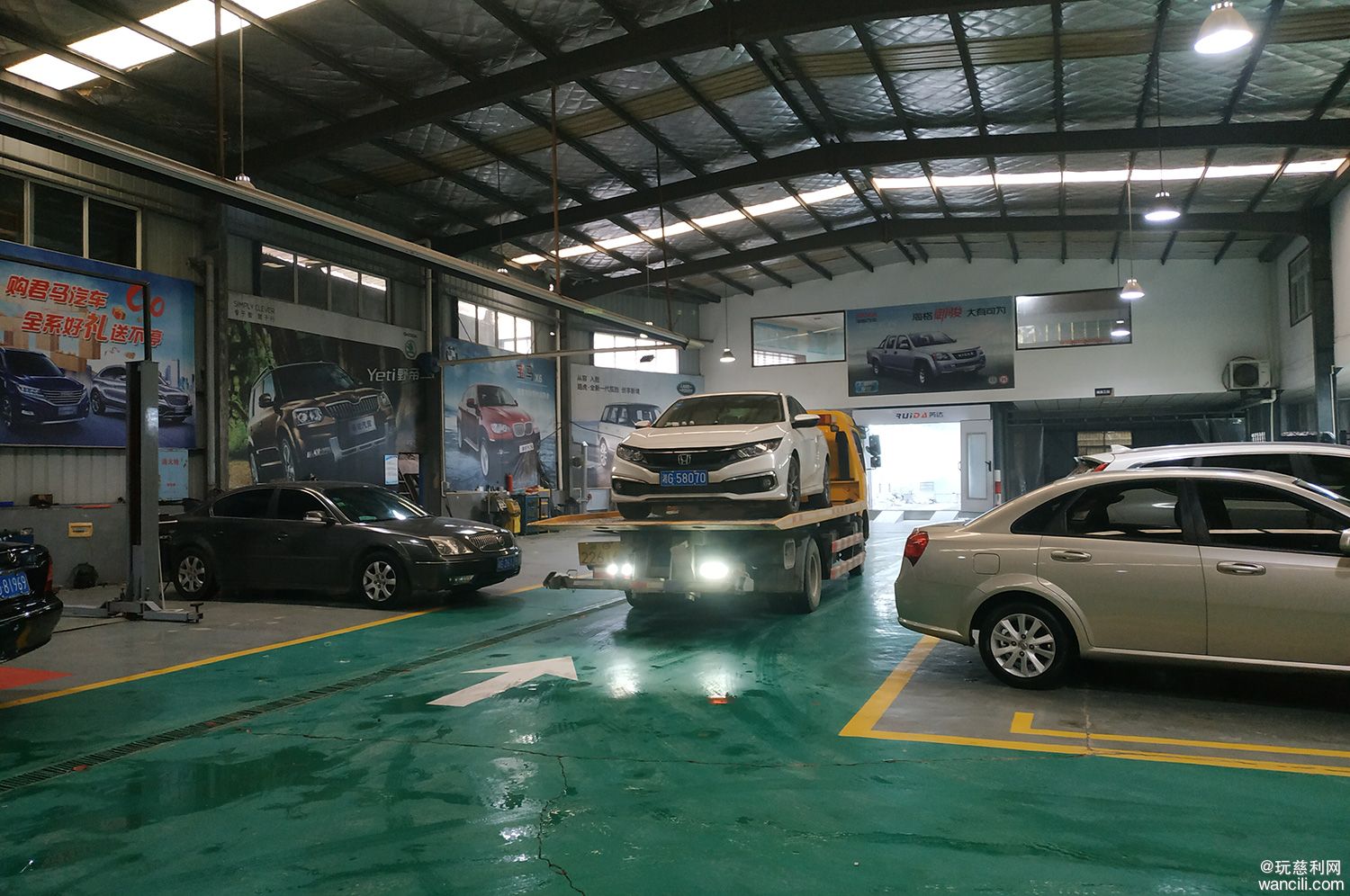 思域底盘轻轻被挂了,本田思域神车被交警拦下