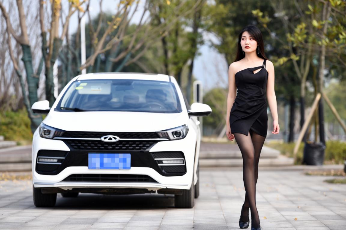 性感女神来袭，看小艾如何低档黑丝长腿的极致诱惑