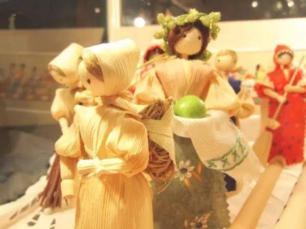 用玉米皮做的手工作品,手工玉米皮编席子教程