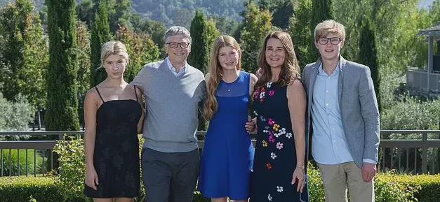 比尔盖茨承认出轨的女员工是谁,比尔盖茨承认出轨女下属事件