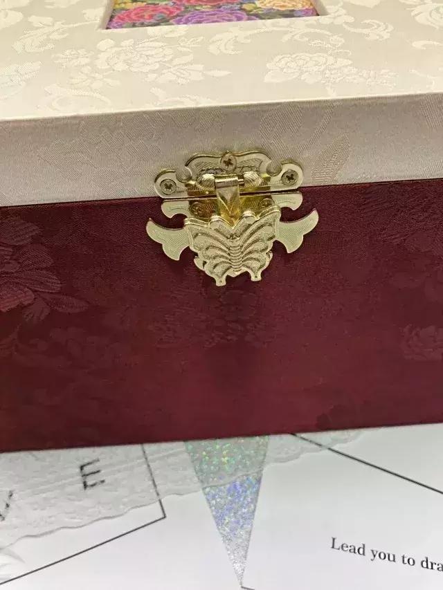 护肤品一套几支,一套护肤品套装