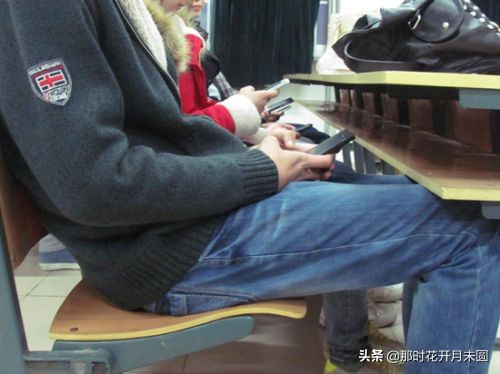 手机重度依赖者的危害,手机重度依赖症图片