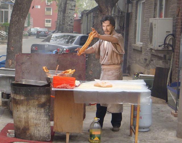 00后练摊记带你走进地摊生活,地摊练摊怎么样