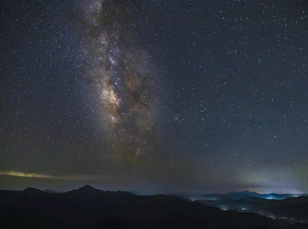 手机拍银河用什么镜头,手机的专业模式能拍视频吗