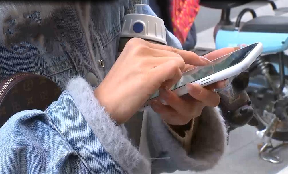 女子因4000元被泼开水事件,女子被开水烫后续