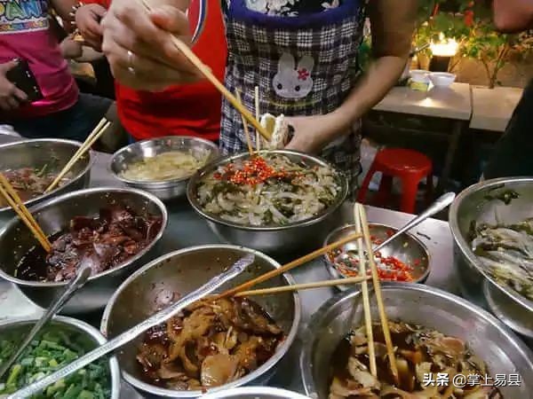 广西桂林阳朔西街小吃天下第一饼,阳朔西街有名小吃