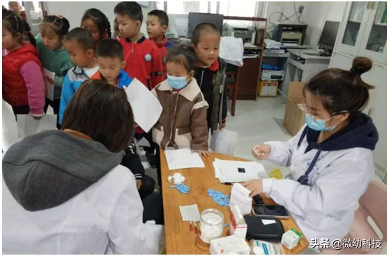 梨园幼儿园展开健康体检，晨检机器人免人工-微幼科技