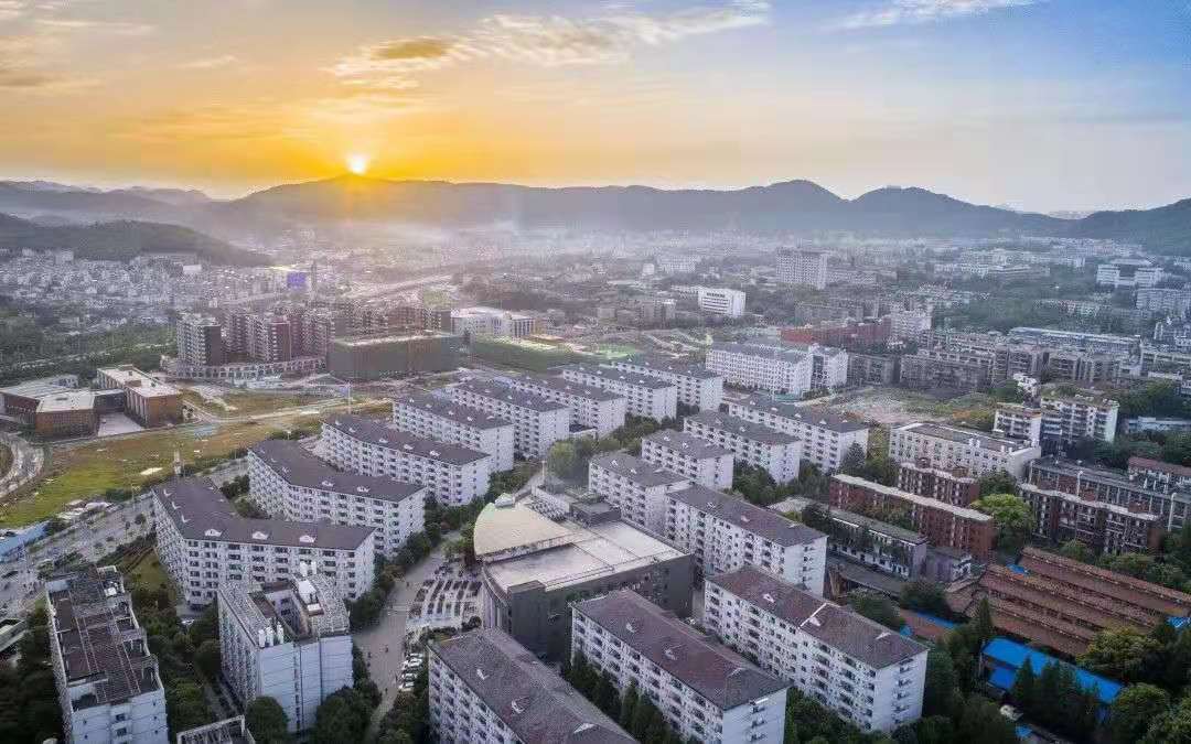 坐拥16个食堂、豪华宿舍和校内鸟巢!中南大学才是真正的超高颜值!