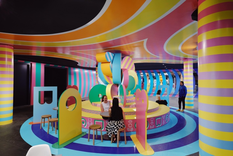 星巴克咖啡馆拍照效果图,有创意的咖啡厅设计