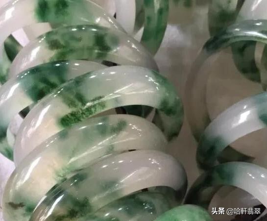 翡翠飘花戴身上会生长么,飘花翡翠戴久了变化图