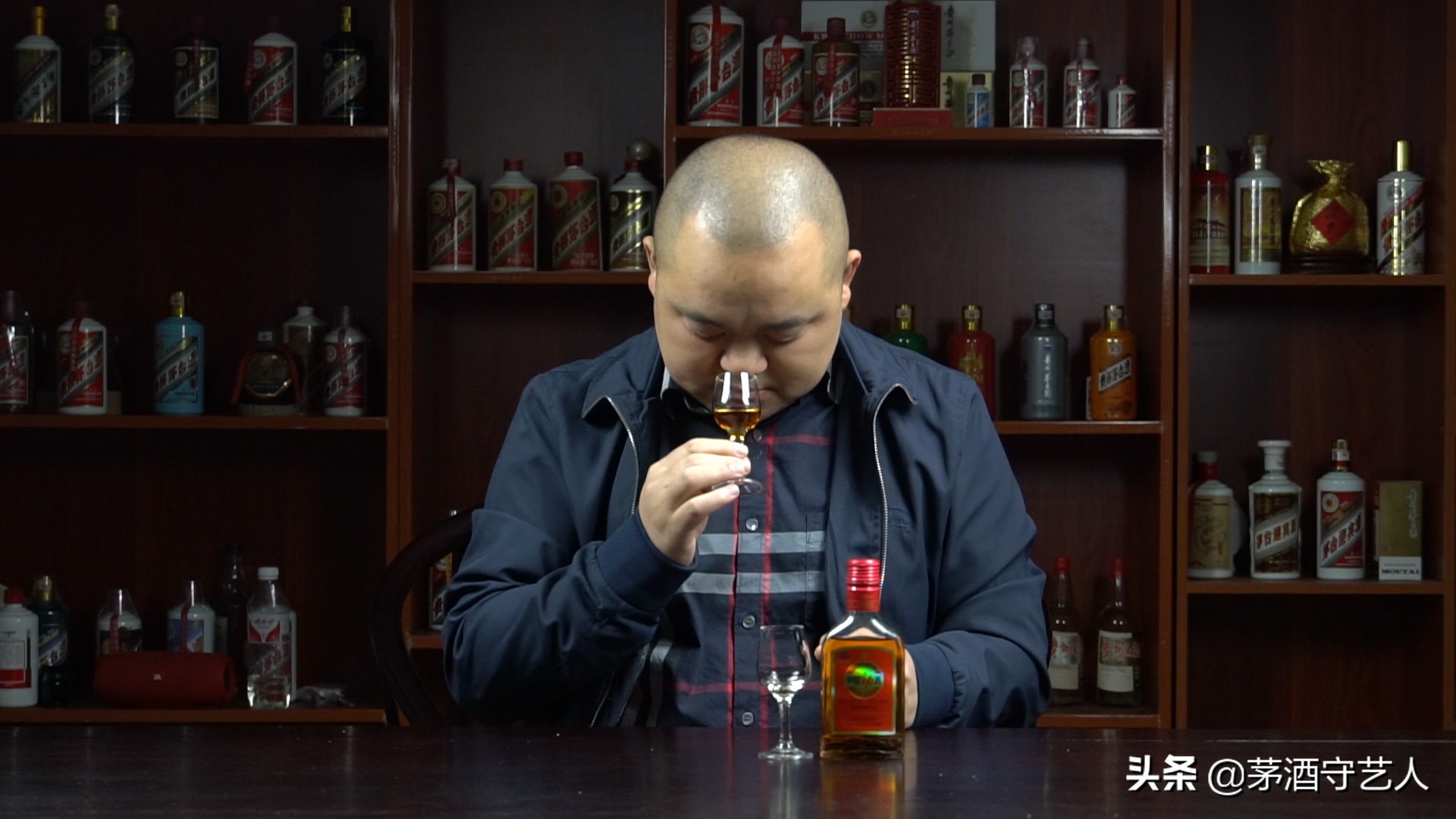 茅酒守艺人品酒古井贡酒,茅酒守艺人酒鬼酒