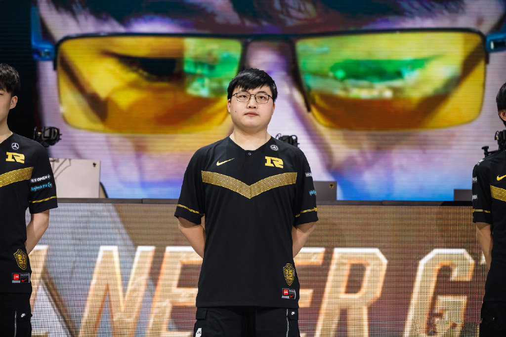 *牙虎**推出LPL勋章，网友看了RNG排名想到Uzi：如果他在就好了