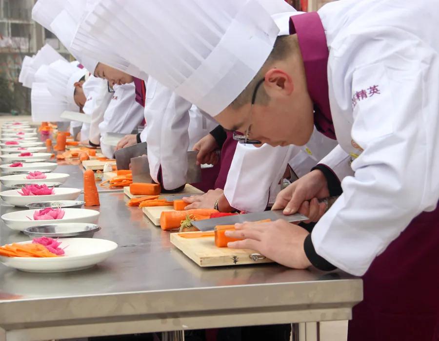 南充烹饪学校有哪些,南充新东方烹饪学校西点专业