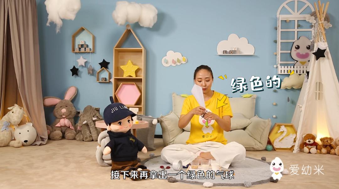 儿童早教捏球,怎么用橡皮泥做解压球