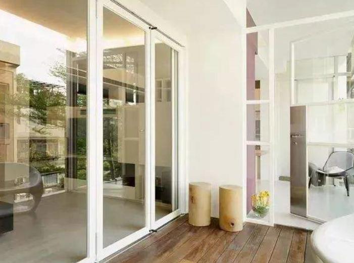 阳台上怎样做门窗才好看实用,阳台窗户太小怎么设计门窗