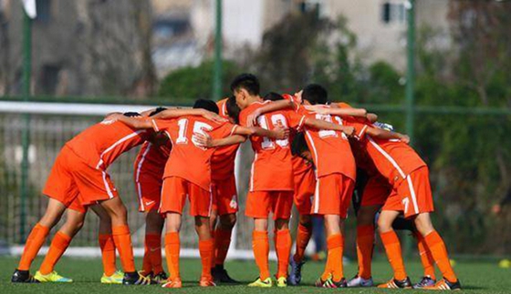 横扫一切的“铿锵玫瑰”开始迷失，到底谁能来拯救中国足球？