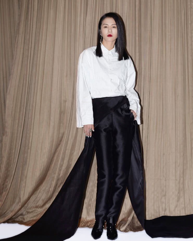 谭维维穿高跟鞋长裙,谭维维穿高跟鞋有多高