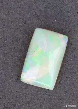 天这么热，求求你看你的宝石一眼