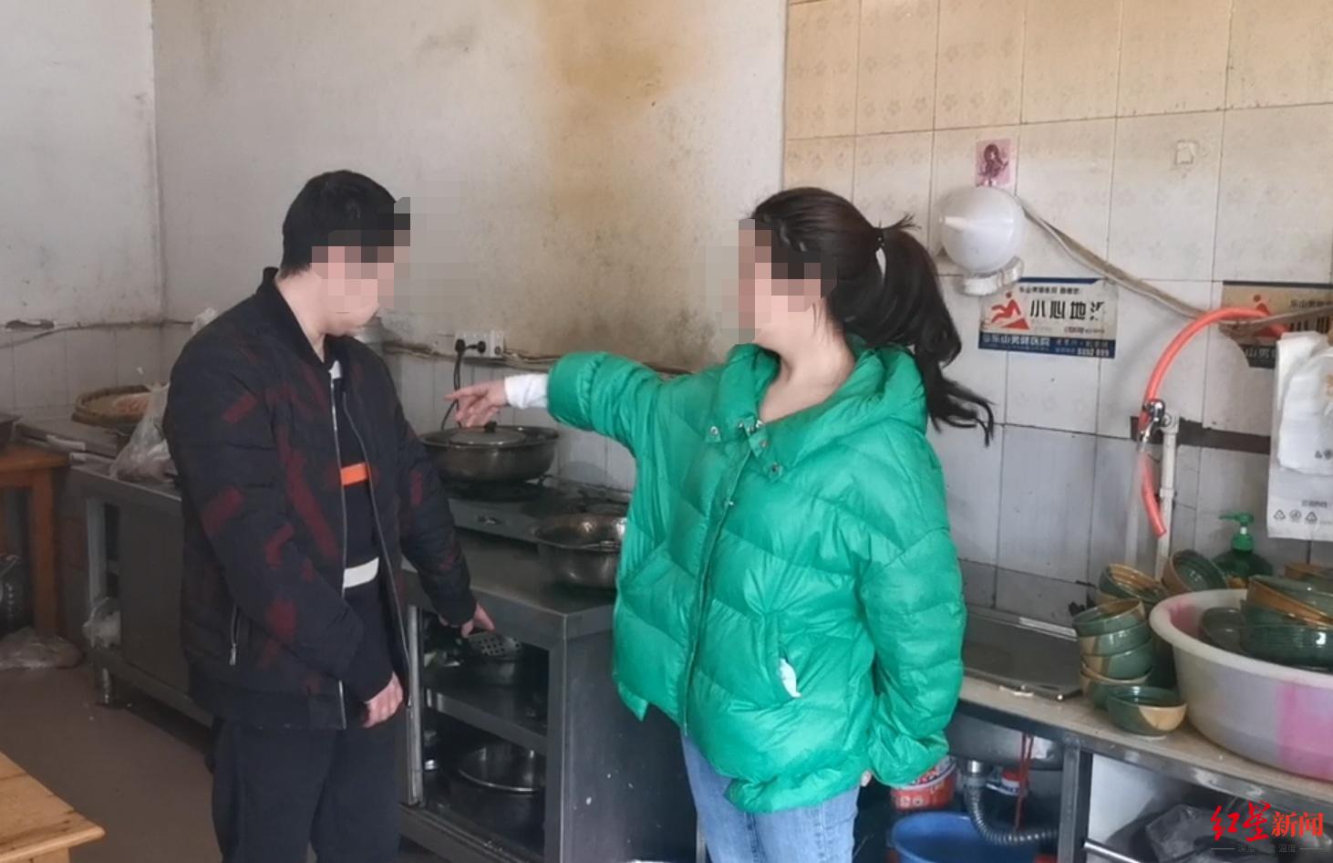 顾客斗殴致店主3人被烫伤,顾客打架致店主等3人被烫伤