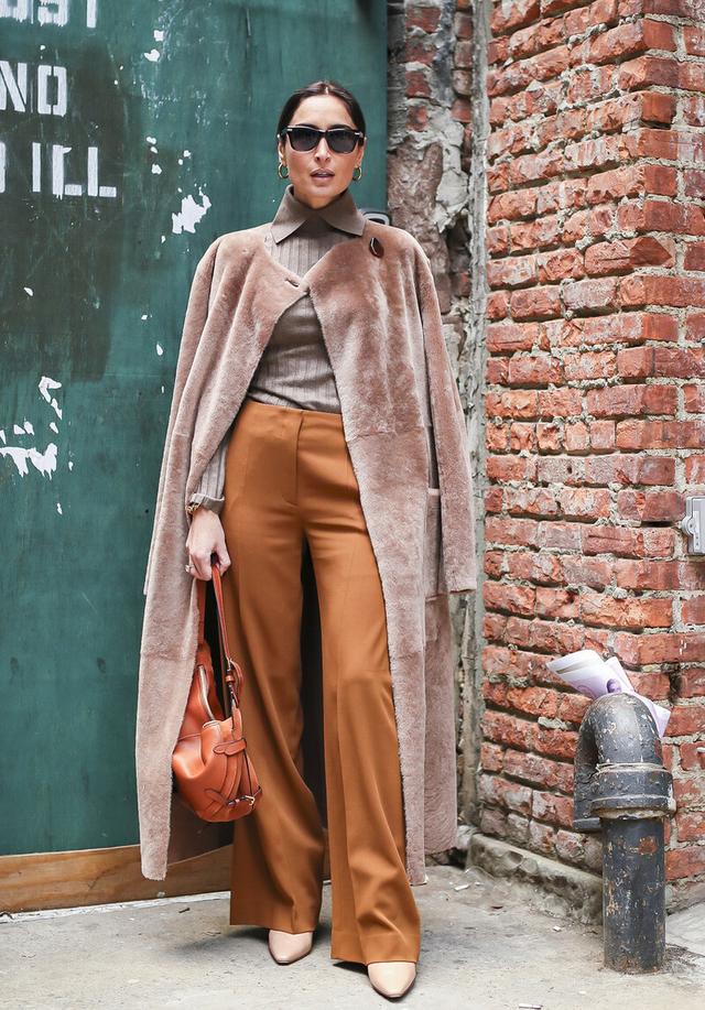 貂绒大衣怎么穿不老气,没有羊绒大衣怎么过冬