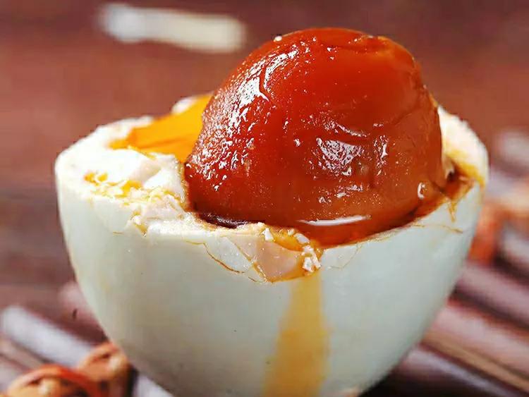 夏妈腌鸭蛋的做法,老奶奶腌鸭蛋的方法视频