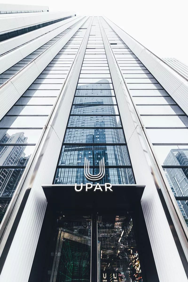 “Valentino红”降临东京，冠希哥说最近的生活“888”