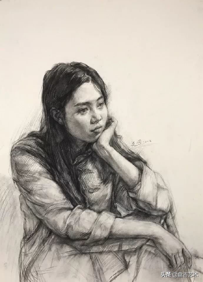 怎样画素描带手半身像才有美感——盘古文化艺术