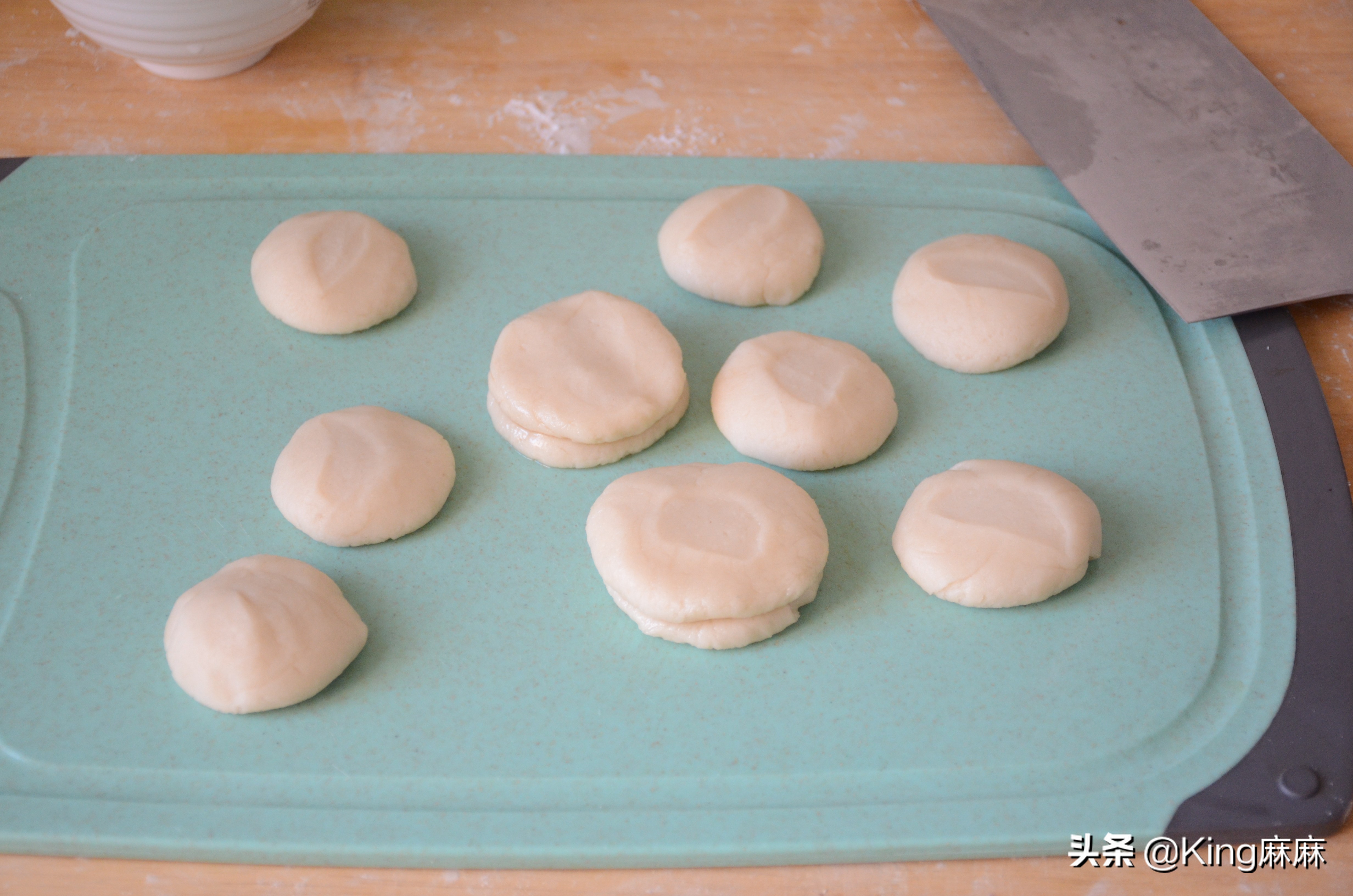 春饼怎么又软又薄不用揉面,烙柔软春饼的正确方法