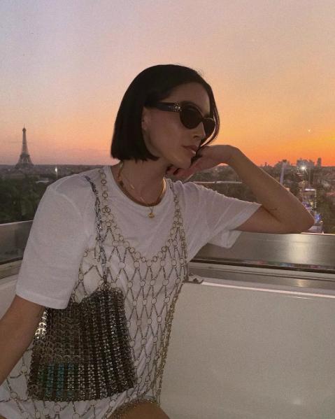 买了名牌包又得买名牌衣服,买了大牌包包后悔吗