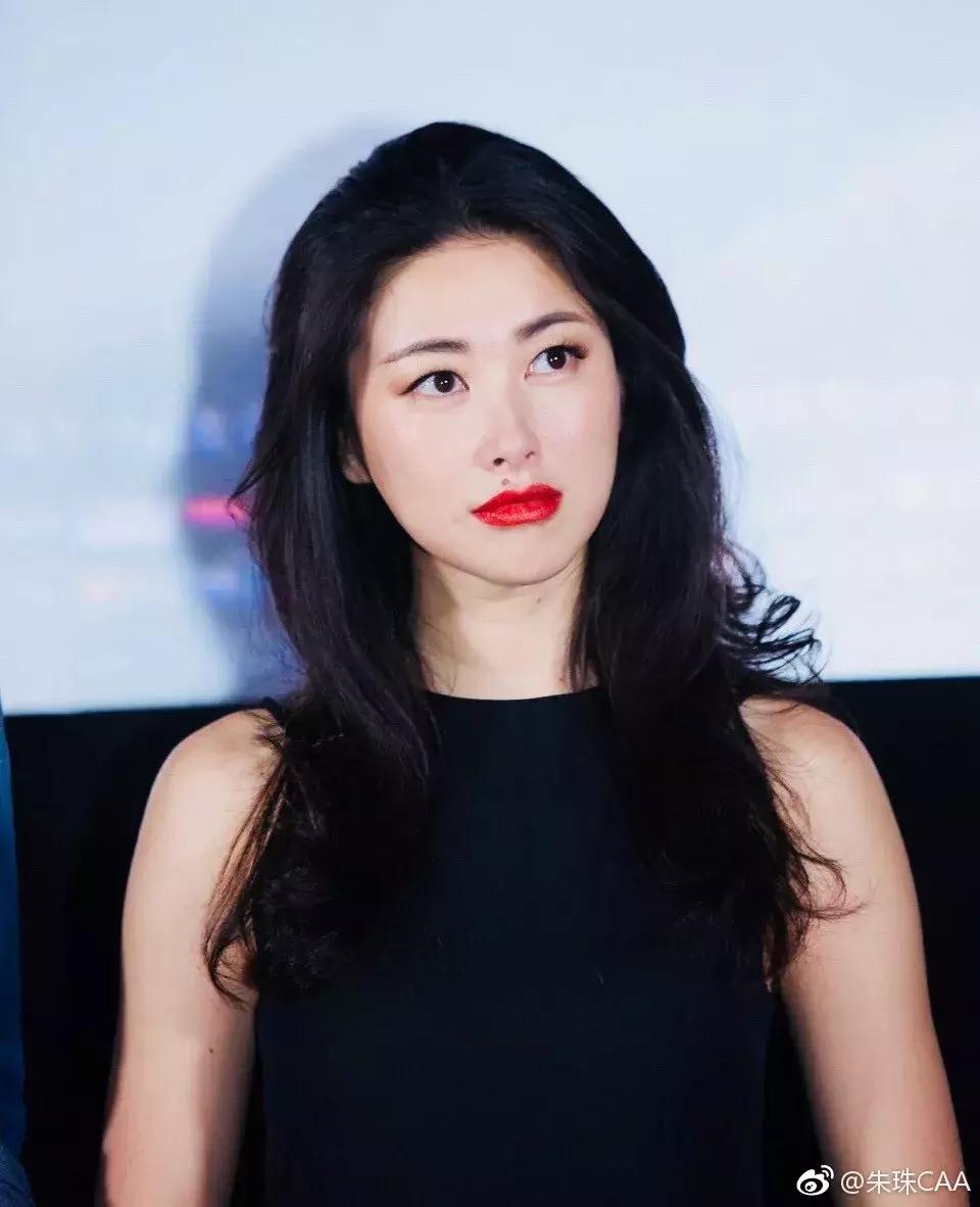 迪丽热巴颜值秒一众韩星,迪丽热巴颜值吊打