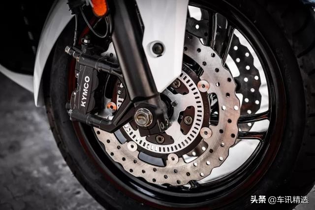 趴不动重机,换一台踏板如何?能压弯的XcitingS400,颜值还很高