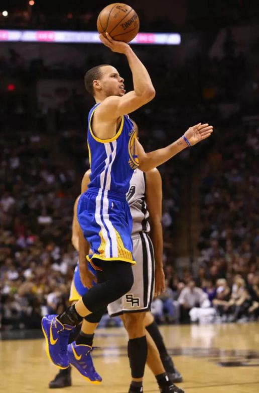 一双耐克鞋能赚多少钱,一双耐克鞋的价格怎么有好几种