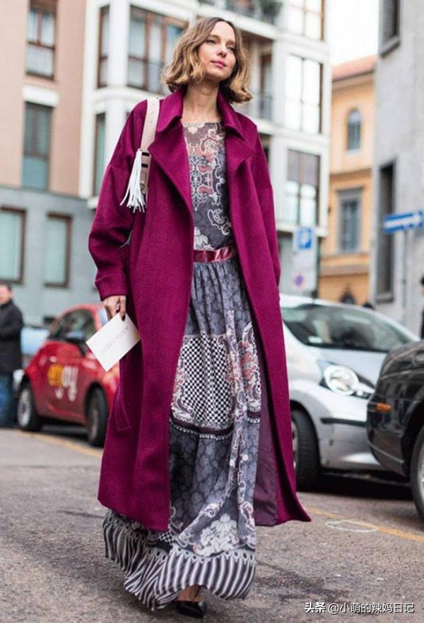 入春怎么穿?回头率最高的穿搭参考:“长裙+外套”,气质又高级