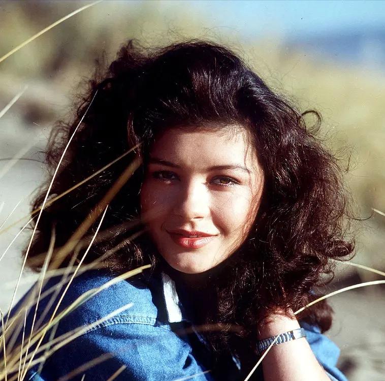 阿佳妮被弃，苏菲玛索未婚生子，泽塔琼斯和大25岁的老公相守到老