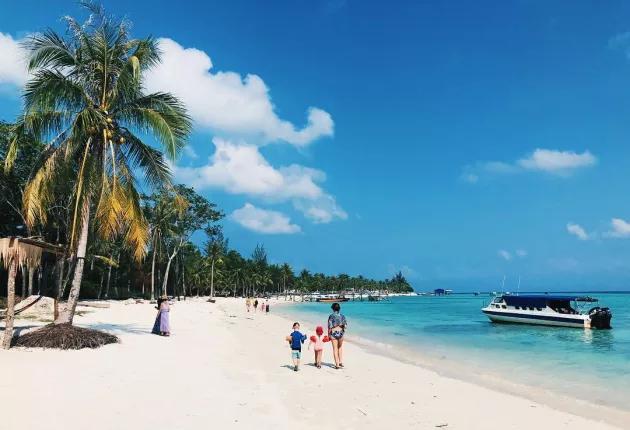 华人出力建设的地方，海鲜价是国内三分之一，20元打车能逛全城！