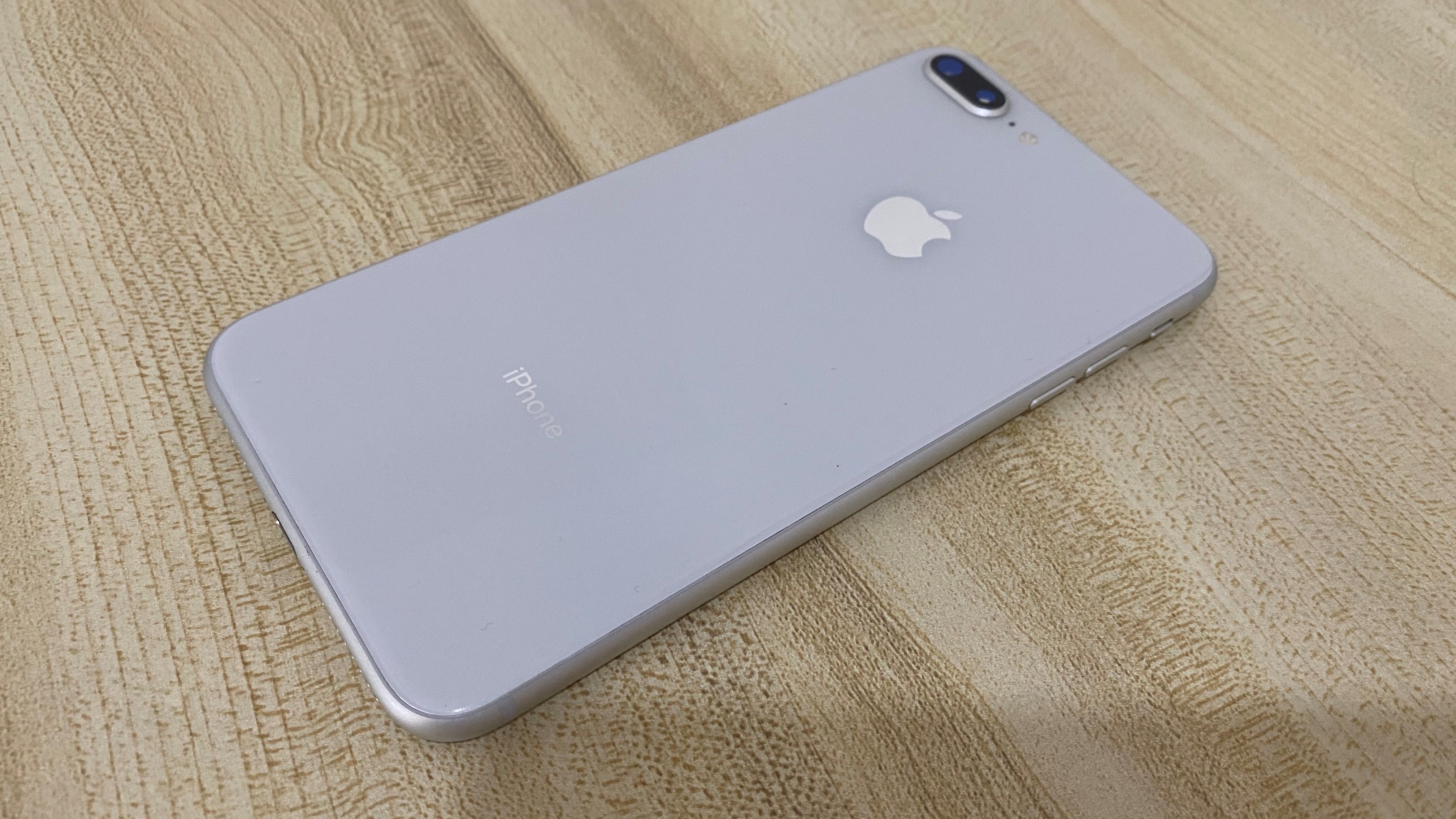 苹果8p手机用了5年了该不该换一个,朋友说他要换手机我该怎么回他