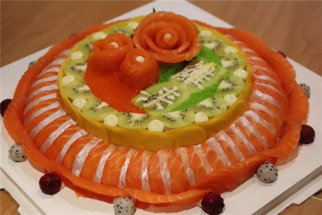 Madein*疆新**！不用100元能吃三文鱼全鱼宴？！