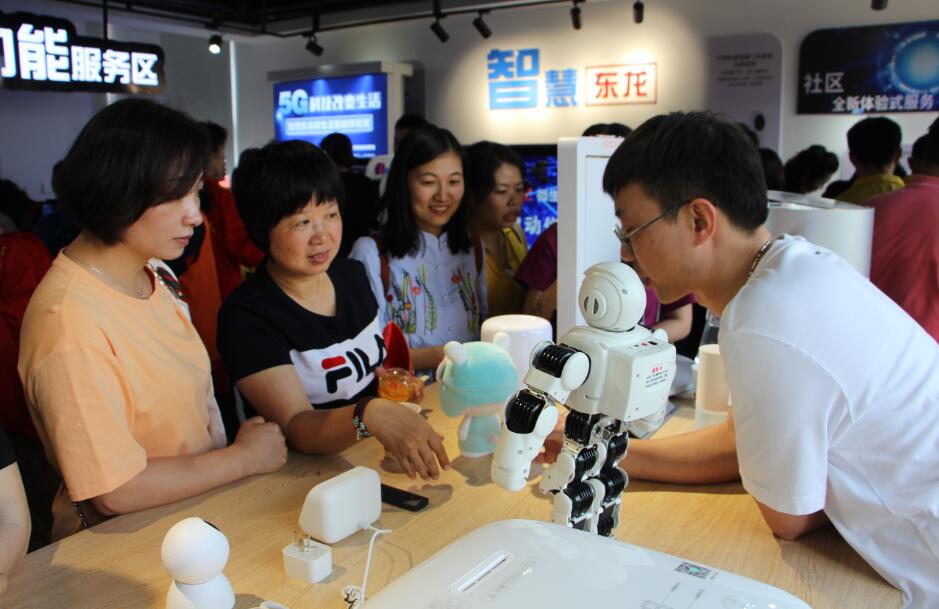 鍦ㄥ闂ㄥ彛浣撻獙鏈潵鏅烘収鐢熸椿,瀹堕棬鍙ｄ綋楠岄