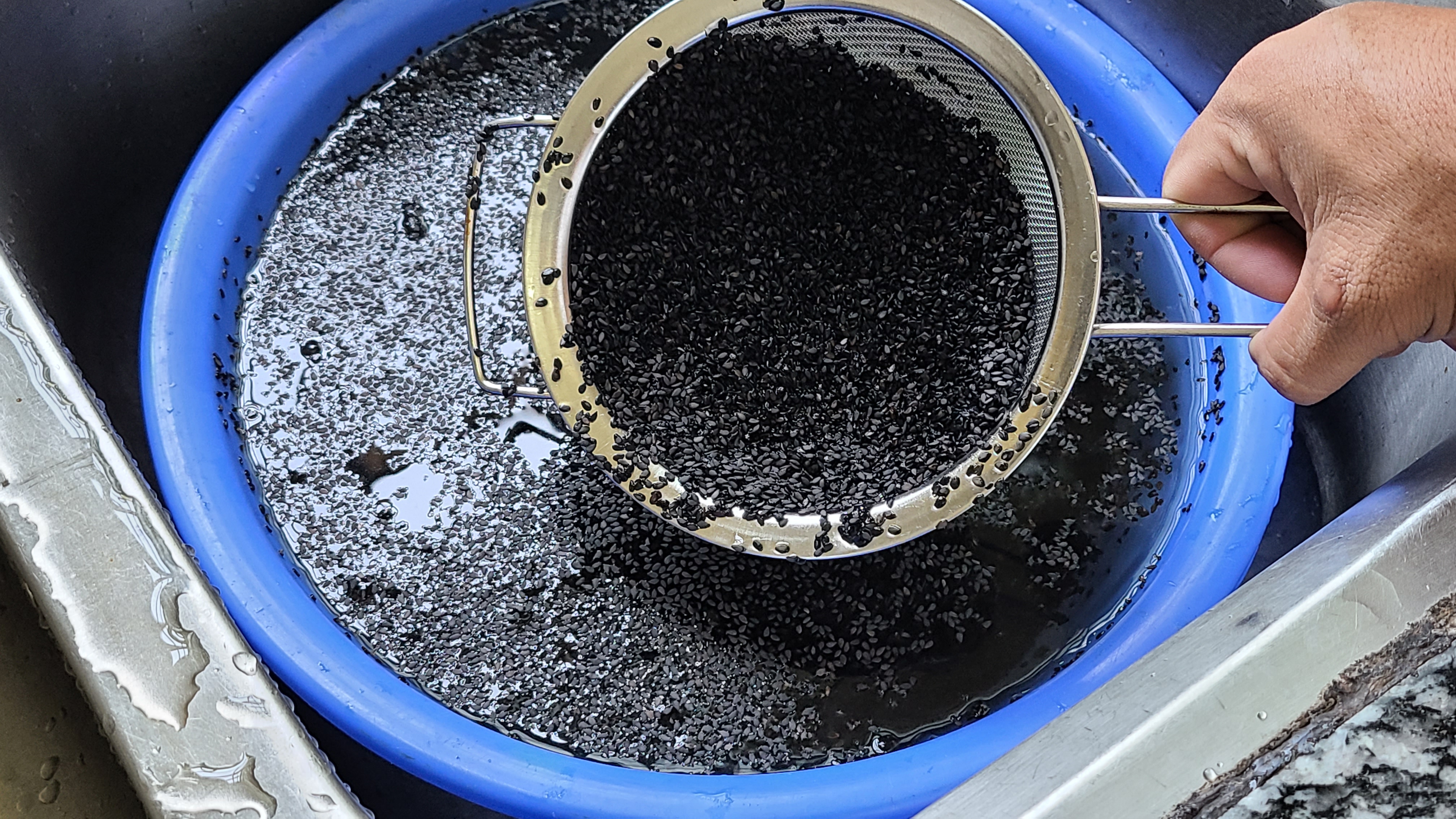 黑芝麻糊怎么磨得细滑好吃,怎么做黑芝麻糊好喝又简单