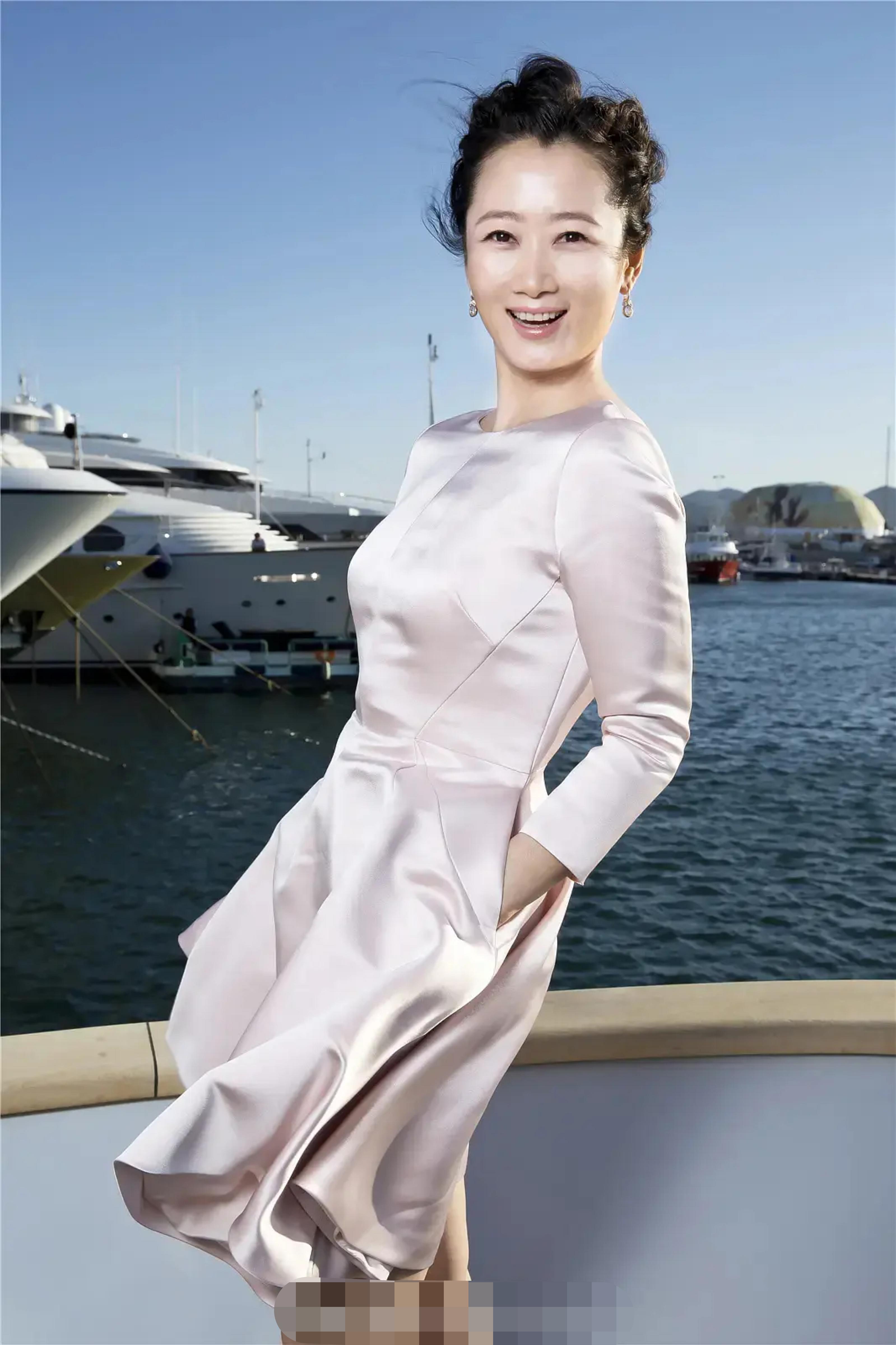 明星撞脸不可怕性别不同就尴尬,意想不到的明星撞脸