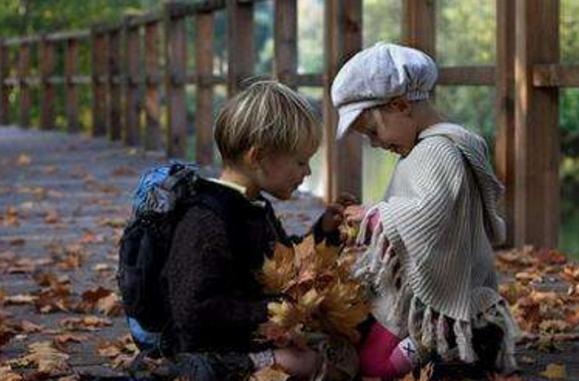 巴西舞蹈家进行“艺术”表演,一位母亲行为引众怒,性教育不可少