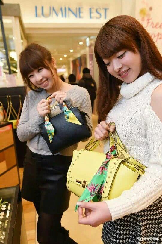 日本大阪市长称隔离期间应由男人出门购物，因为女人购物时间过长