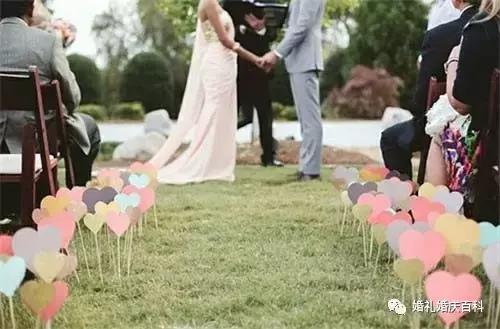 还用鲜花?这些创意婚礼路引更个性!