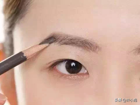 眉毛多但眉形不好看要纹眉吗,眉毛淡画眉毛的技巧和方法