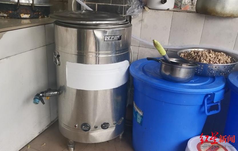 顾客斗殴致店主3人被烫伤,顾客打架致店主等3人被烫伤