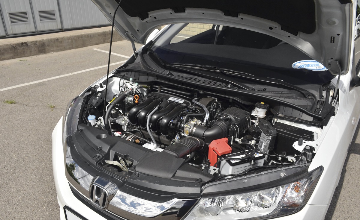 飞度三厢版价格,飞度地球梦1.592还是95