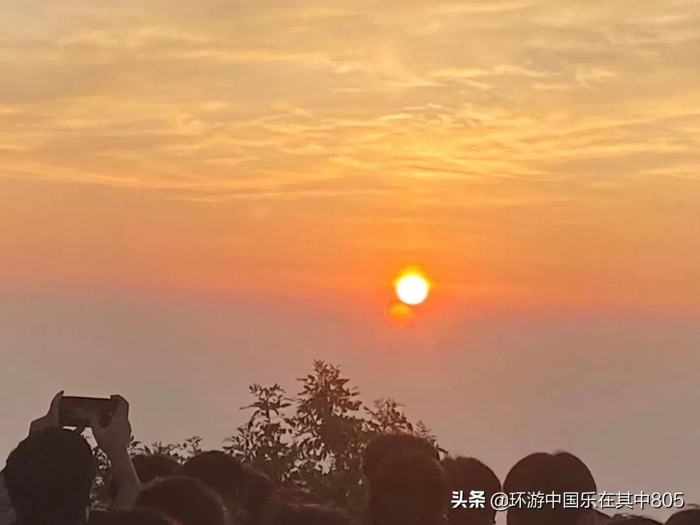 夜登泰山看日出攻略,夜爬泰山看日出后下山观景