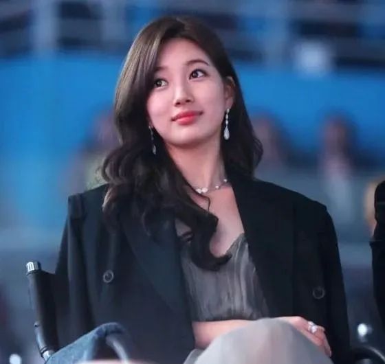 女星红毯撞衫,红毯女星难逃撞衫魔咒